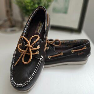 NWOT Skechers Deck Shoes